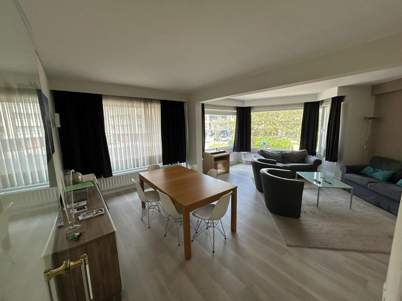 3 Bedroom Apartment Nearby The Sea Oostende Exteriör bild